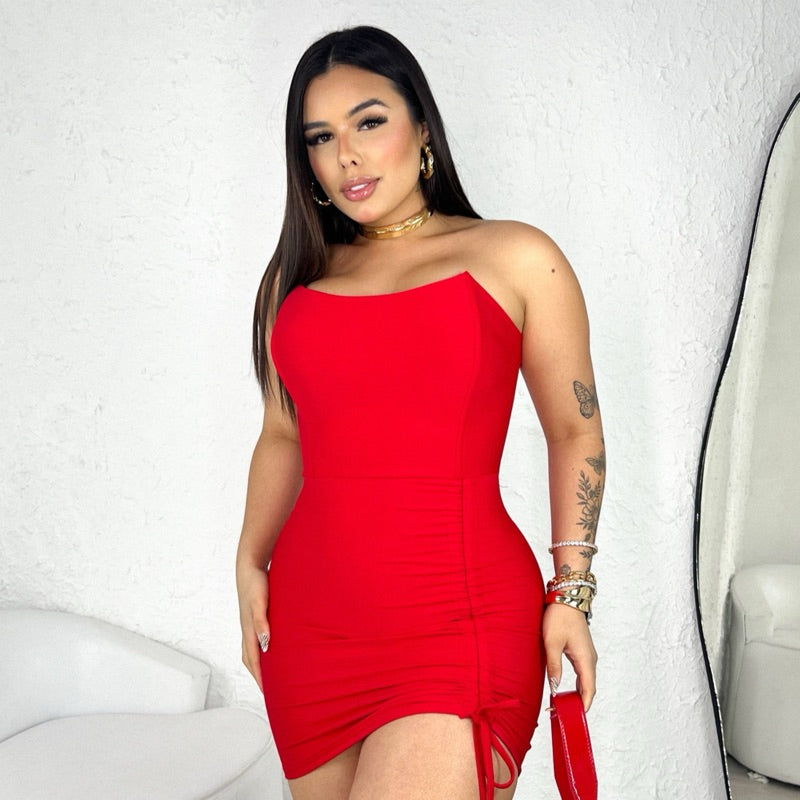 Vestido curto colado franzido