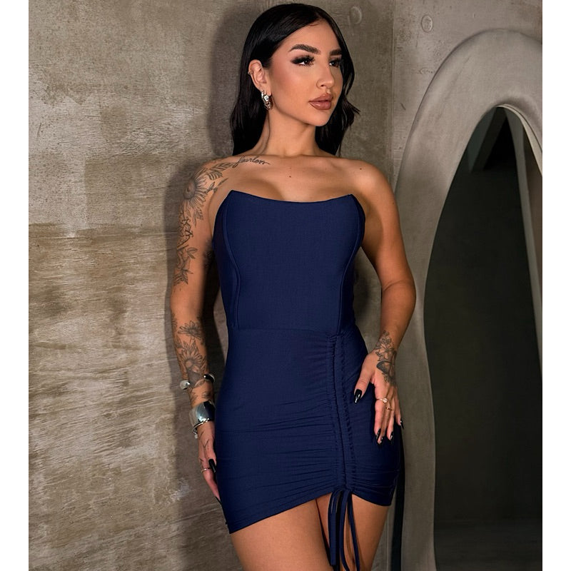 Vestido curto colado franzido